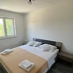 Mijuta Apartment Sukošan